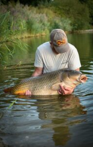 étang tronc du chêne pêche de la carpe