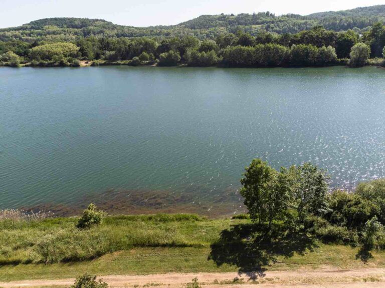 poste 1 vue drone etang du tronc du chene cap nature
